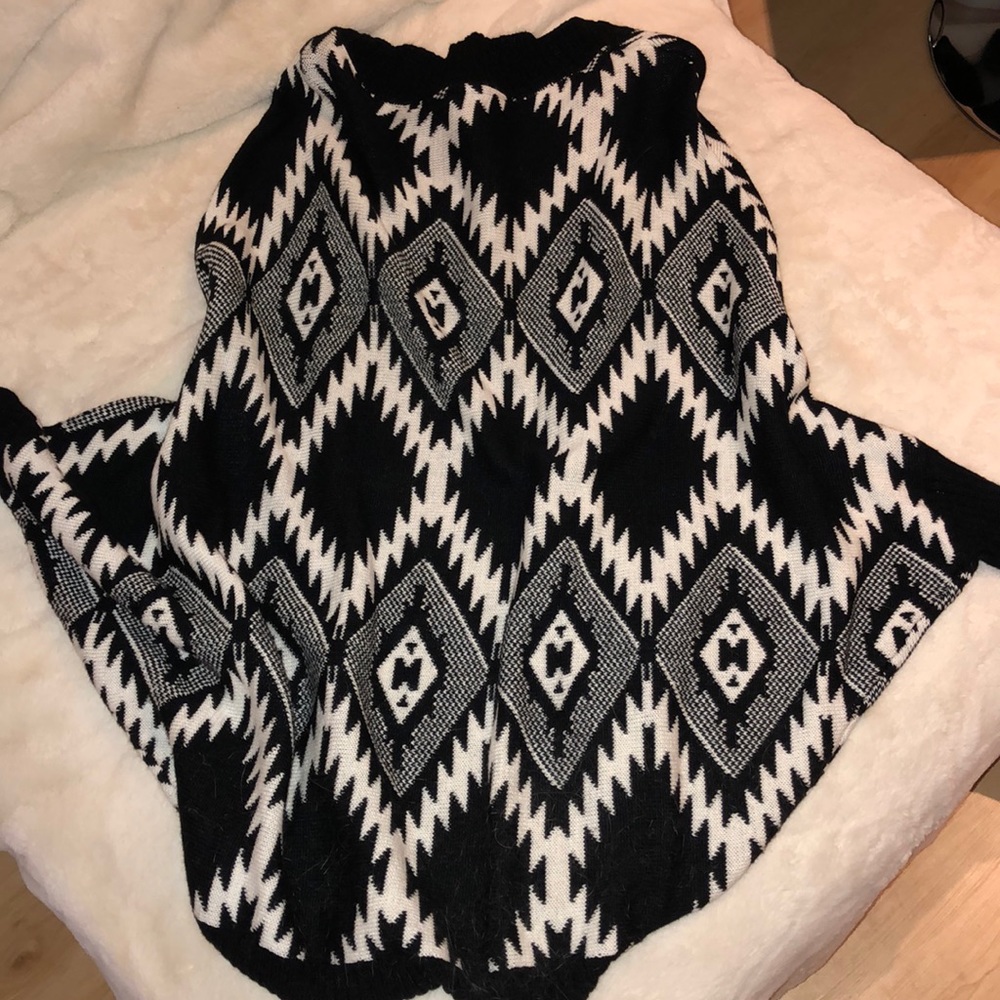 Sweater - Picture 4 of 4